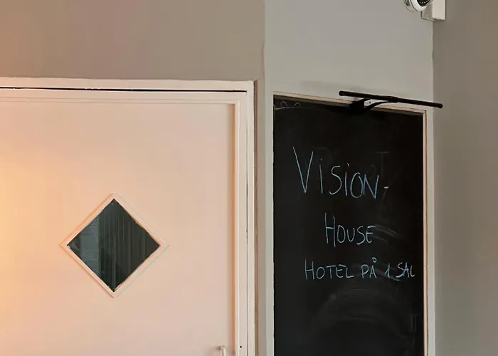 Visionhouse Hotel *